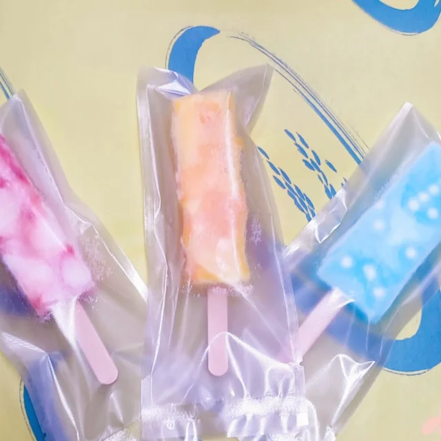 くろちゃん 竹炭シュークリーム | いちかわ菓子舗 (お菓子の園はこにわ